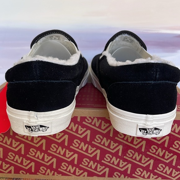 Vans • Men’s Classic Slip-On
Cozy Hug Black
VN0A5A08BM8
Sneakers - Picture 14 of 16